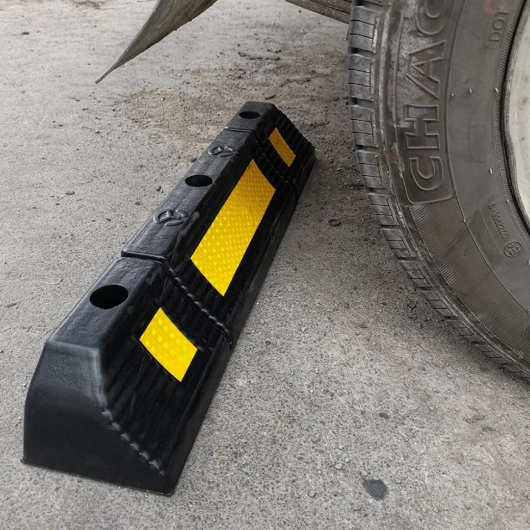 Gumeni zaštitnik za automobilske točkove / Parking ograda